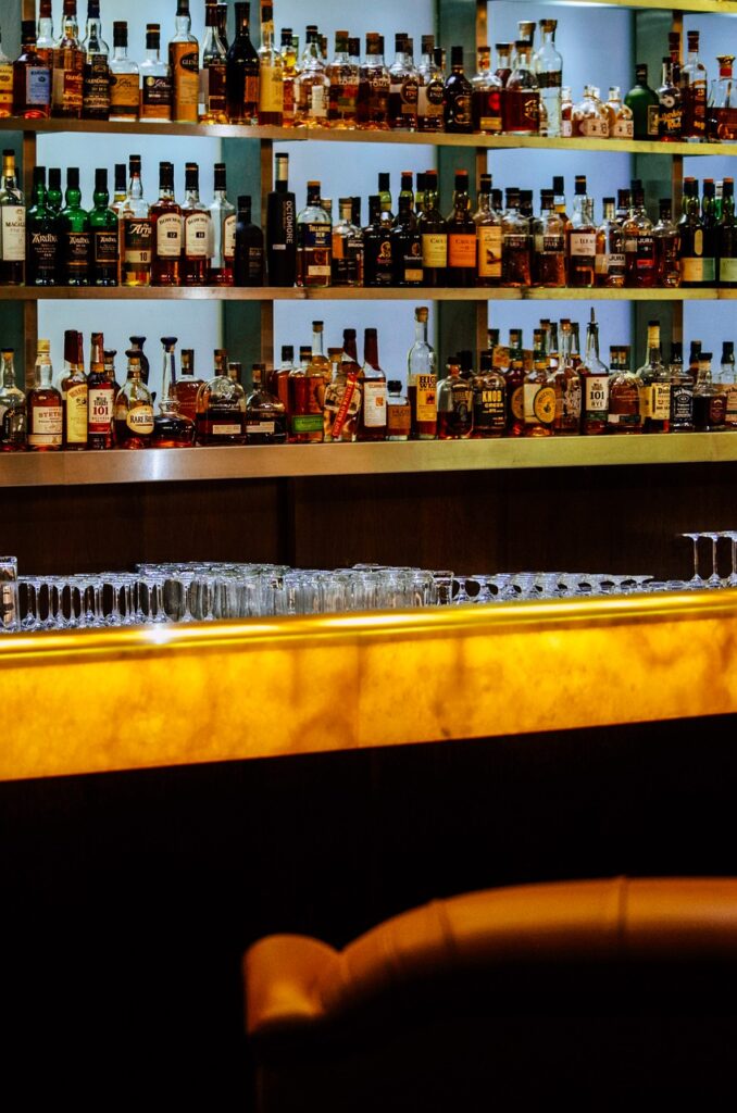 bar, alcohol, cocktail-4469369.jpg