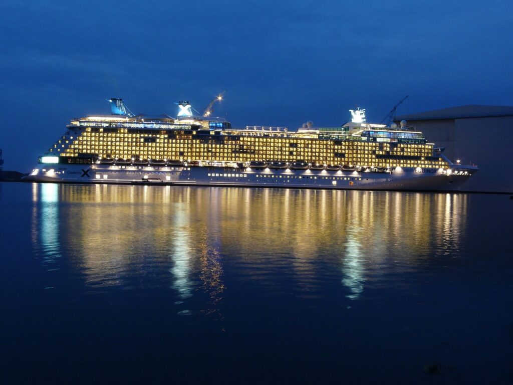 cruise ship, cruise, ship-108973.jpg
