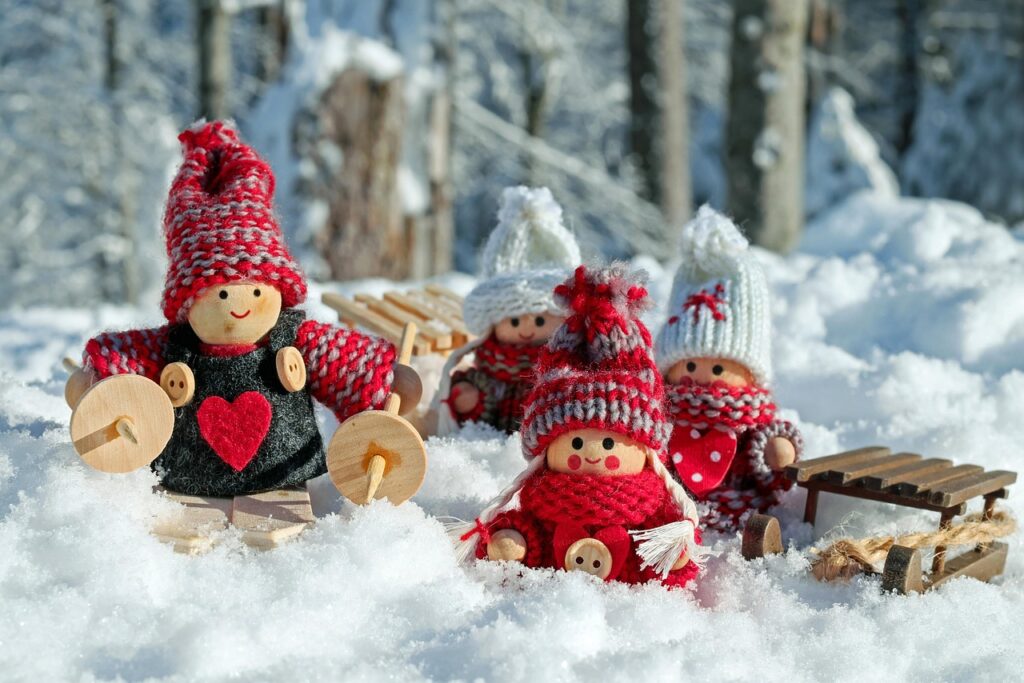 doll figures, characters, wooden figures, fun, cute, snow, nature, winter, cold, sleigh ride, christmas
